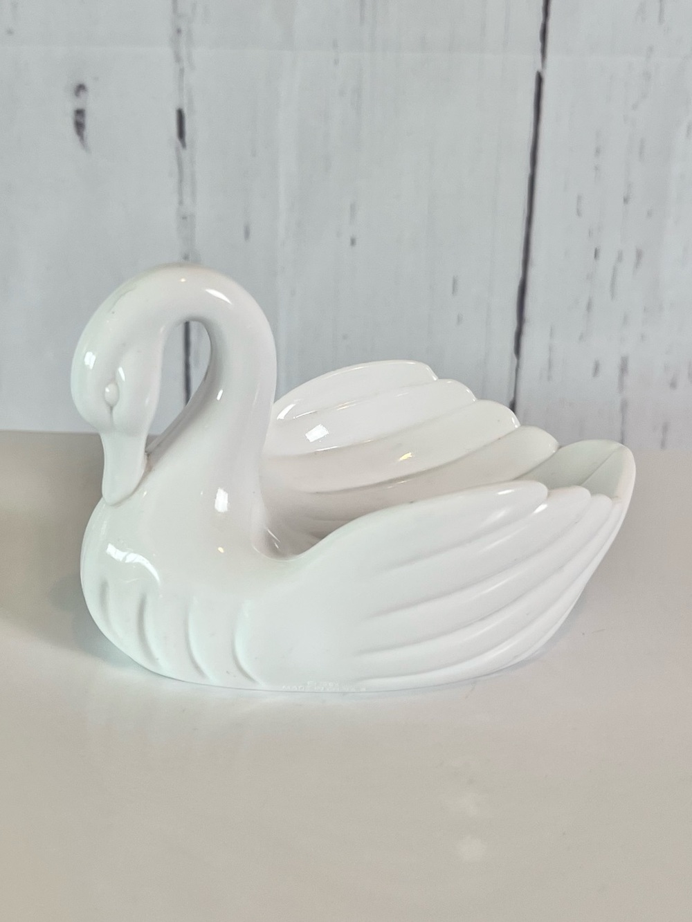 Vintage 1994 Plastic Swan Soap Dish - White 5.5" - Collectible Bathroom Decor